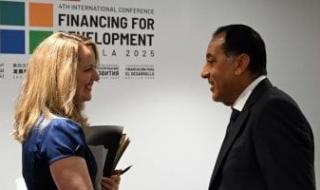 رئيس
      الوزراء
      يطلب
      تقديم
      الدعم
      اللازم
      من
      قبل
      المجتمع
      الدولى
      لمصر
      فى
      ضوء
      الأعباء