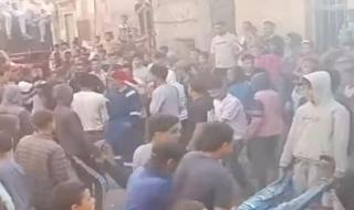 مع
      الاحتفال
      بالمولد
      النبوي
      الشريف..
      طقوس
      "غير
      مألوفة"
      تثير
      الجدل
      في
      مصر