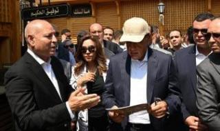 رئيس
      الوزراء:
      افتتاح
      حديقة
      الأزبكية
      للجمهور
      قريبا
      لتكون
      متنفساً
      لسكان
      القاهرة