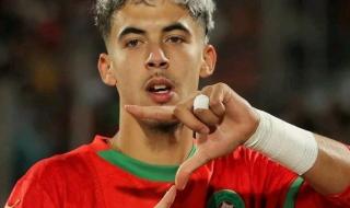 خالد
      الغندور:
      الزبيري
      لاعب
      عالمي
