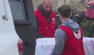 وفا:
      الاحتلال
      الإسرائيلي
      يسلم
      جثامين
      15
      فلسطينيًا
      ضمن
      صفقة
      تبادل
      الأسرى