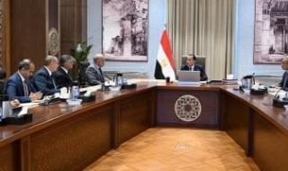 رئيس
      الوزراء
      يتابع
      مستجدات
      موقف
      تنفيذ
      مشروعات
      الطاقة
      الجديدة
      والمتجددة