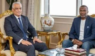 جمبلاط
      يلتقى
      المدير
      الفنى
      للفريق
      الأول
      لكرة
      القدم
      بنادى
      الإنتاج
      الحربى