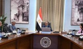 رئيس
      الوزراء
      يتابع
      جهود
      دفع
      قطاع
      السياحة