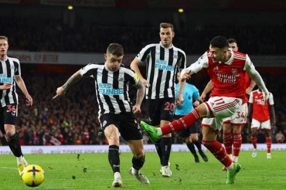 نيوكاسل يوقف انتصارات أرسنال في الدوري الإنجليزيأهدر أرسنال نقطتين ثمينتين في صدارة الدوري الإنجليزي الممتاز لكرة القدم، بتعادله سلبيا مع ضيفه نيوكاسل يونايتد يوم الثلاثاء في المرحلة التاسعة ...