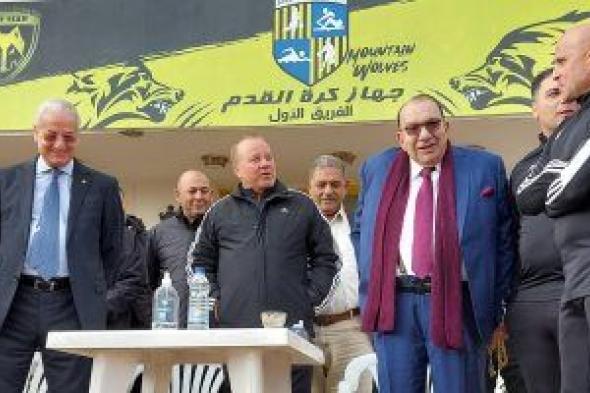 رئيس المقاولون العرب يجتمع مع اللاعبين قبل مواجهة أسوان