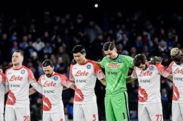 نابولي يظهر بقميص عيد الحب في مباراة كريمونيزي بالدوري الإيطالي.. صور