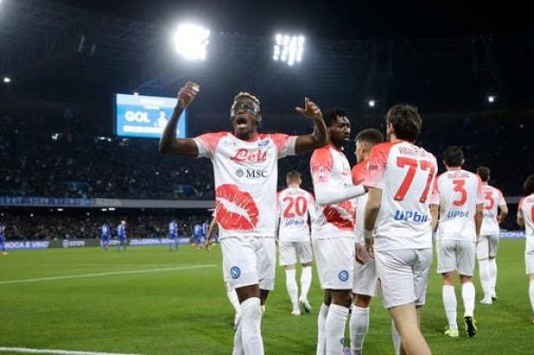 نابولي يعزز صدارته للدوري الإيطالي بثلاثية في مرمى كريمونيزيعزز نابولي صدارته للدوري الإيطالي لكرة القدم، وذلك عقب فوزه على ضيفه كريمونيزي 3 - صفر، يوم الأحد، ضمن منافسات المرحلة 22 من المسابقة.ورفع نابولي ...