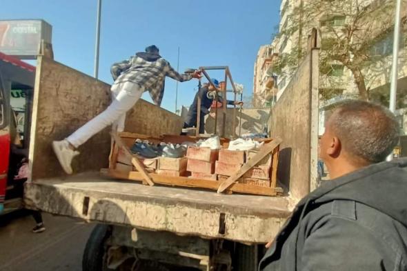 استجابة لشكاوى المواطنين.. رفع 530 حالة تعد واشغال بشوارع الغرفة التجارية (صور)الأحد 26/فبراير/2023 - 11:14 م
شنت محافظة الجيزة من خلال حي جنوب حملات مكبرة لرفع الإشغالات والتعديات من الطريق العام للمنشأت التجارية والمحال والباعه الجائلين في