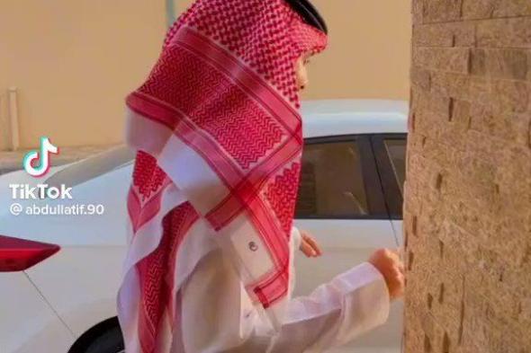 نظم حفل لوالدته لتقاعدها .. مقطع مؤثر يخطف القلوب #أخبار_الآن