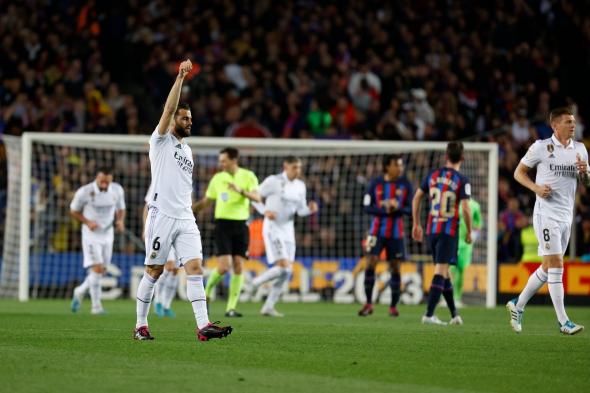 التعادل الإيجابي 1/1 يحسم الشوط الأول بين برشلونة وريال مدريد (فيديو)الأحد 19/مارس/2023 - 10:51 م
تعادل نادي برشلونة مع نظيره ريال مدريد بنتيجة 1 - 1 بالشوط الأول في المباراة التي تجمع الفريقين في قمة منافسات الأسبوع السادس والعشرين من بطولة الدوري الإسباني.