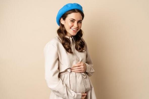وجع البطن وزيادة الإفرازات من علامات الحمل المبكرة