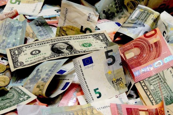 أسعار العملات العربية والأجنبية مساء اليوم السبت 25-3-2023 في مصرالسبت 25/مارس/2023 - 11:07 م
شهد سعر الجنيه المصري، حالة من الاستقرار أمام العملات الأجنبية والعربية، مساء اليوم السبت 25 مارس 2023، والذي يوافق الإجازة الرسمية للبنوك المصرية.