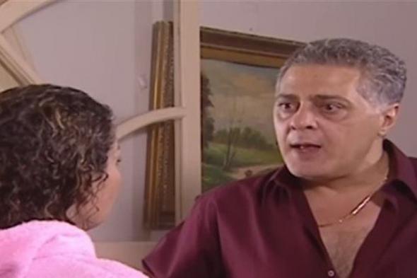 بعد مضي 20 سنة.. فنان مصري شهير يعترف بضرب زميلته
