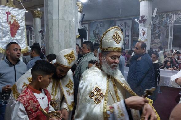 توافد الأقباط على كنائس مطروح لأداء قداس عيد القيامة المجيد (صور)السبت 15/أبريل/2023 - 10:44 م
توافد الاخوة الأقباط مساء اليوم السبت علي كنائس مطروح لاداء قداس عيد  القيامة المجيد والذي شهدته كنيسة السيدة العذراء مريم بمدينة مرسى مطروح .