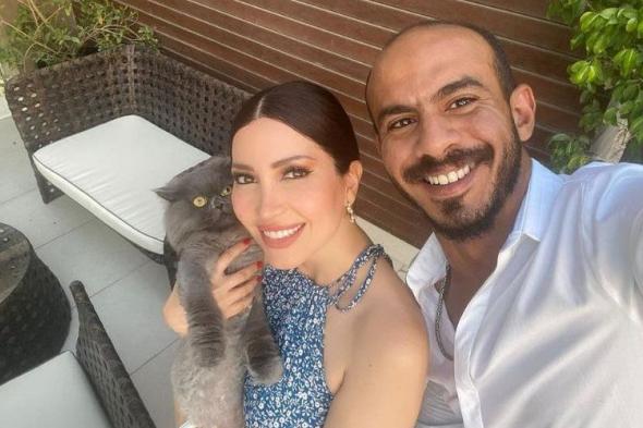 أول تعليق من نسرين طافش بعد أنباء عودتها لزوجهاالأحد 23/أبريل/2023 - 11:11 م
علقت الفنانة السورية نسرين طافش على عودتها إلى زوجها شريف شرقاوى بعد انفصال دام قرابة الـ 6 أشهر وهو ما أعلنته عبر حسابها الشخصي بـ انستجرام. وعلق الشرقاوي على منشور زوجته بموقع إنستجرام قائلا: سعيد وفخور أننا سوا.. لترد عليه نسرين طافش قائلة: "أحبك يا حبيبى"، ليعلن الثنائي عودتهما مرة أخرى. وكان