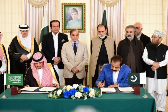 توقيع اتفاقية لإصدار جوازات باكستانية للجالية البرماوية في #السعودية #عاجل