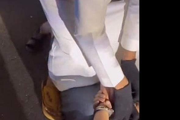 «ظهر بحالة غير طبيعية».. القبض على مروِّج بحوزته مخدرات وسلاح أبيض