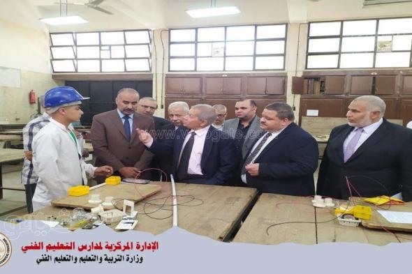 طلاب الدبلومات الفنية يؤدون الامتحانات العملية والمعملية والتقييم النهائي في كافة التخصصات والبرامجالسبت 20/مايو/2023 - 09:24 م
أدى صباح اليوم السبت، طلاب دبلوم المدارس الثانوية الفنية (صناعي – زراعي – تجاري – فندقي) الامتحانات العملية والمعملية والتقييم النهائي فى كافة التخصصات والبرامج للدور الأول للعام الدراسي 2022 - 2023. امتحانات الدبلومات الفنية 2023 وفي هذا الصدد، صرح الدكتور محمد مجاهد نائب الوزير لشؤون التعليم الفني،