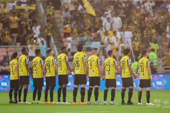 جماهير اتحاد جدة تشعل ملعب الجوهرة بعد اقتراب التتويج بالدوري السعودي (فيديو)الثلاثاء 23/مايو/2023 - 11:17 م
الدوري السعودي، اشعلت جماهير اتحاد جدة مدرجات ملعب الجوهرة المشعة أمام الباطن بعد اقتراب تتويج الفريق