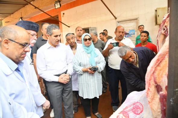 محافظ الغربية يتفقد مجزر السنطة استعدادًا لعيد الأضحى ويؤكد: بالمجان (صور)الثلاثاء 20/يونيو/2023 - 08:22 م
محافظ الغربية يتفقد مجزر السنطة استعداداً لعيد الأضحى ويؤكد: فتح المجازر بالمجان طوال أيام العيد