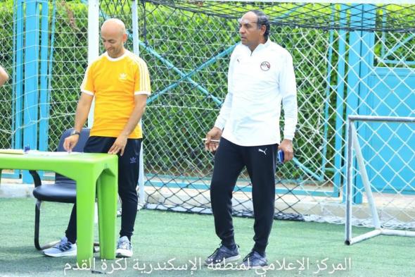 مشروع التخرج شرط اجتياز الرخصة D1 للإداريين الرياضيينالأربعاء 21/يونيو/2023 - 10:36 م
تختتم يوم السبت المقبل الدورة التدريبية للحصول على الدبلومة الأفريقية للإداريين D1، حيث تعقد الامتحانات للأشخاص المتقدمين للدورة
