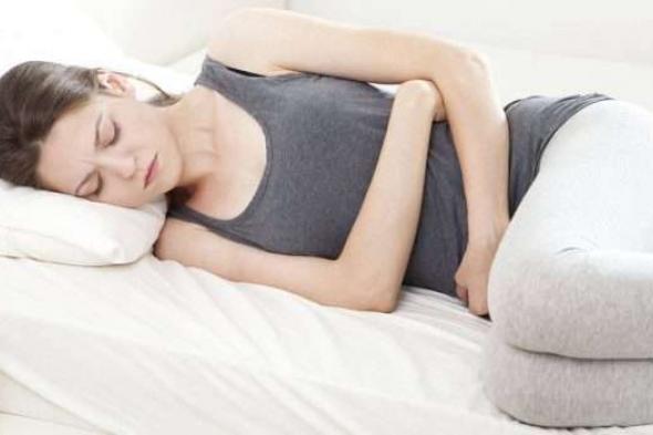 من أشهر الأعراض المصاحبة ل #الدورة_الشهرية هي #الانتفاخ! فكيف يمكن التخلص من هذه المشكلة؟. اكتشفي من هنا