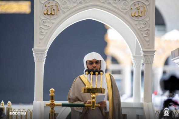 رئاسة شؤون الحرمين تستهل أول خطبة من العام الهجري 1445 بمنبر جديد (صور)السبت 22/يوليو/2023 - 09:26 م
وافتتحت الرئاسة العامة لشؤون المسجد الحرام والمسجد النبوي خطبة صلاة الجمعة للعام الهجري 1445، بمنبرها الجديد الذي يأتي بطراز إسلامي فريد، وذلك انطلاقًا من الهوية الجديدة للرئاسة التي أطلقتها هذا العام