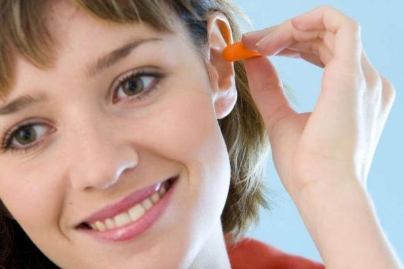 لهذه الأسباب لا تهملي العناية بصحة سمعك