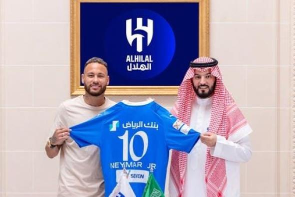 نيمار: وصفوا رونالدو بـ"المجنون".. وهو رائد التغييروصف النجم البرازيلي نيمار دا سيلفا لاعب نادي الهلال الجديد منافسه البرتغالي كرستيانو رونالدو مهاجم النصر برائد التغيير في الدوري السعودي مشيرا إلى أنه ...