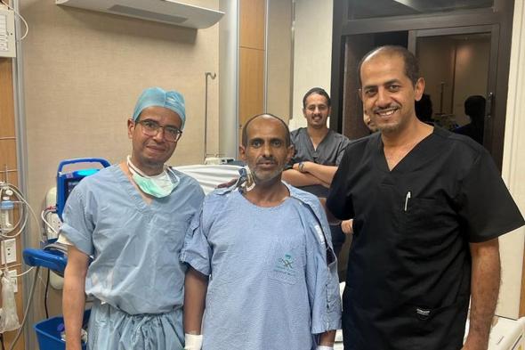 فريق طبي بمركز الأمير فيصل لجراحة القلب بأبها ينجح في إجراء عملية معقدة