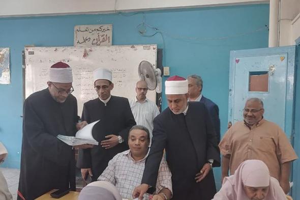 الأزهر عن نتيجة الثانوية الأزهرية الدور الثاني: الطلاب أمانة في أعناق الجميع (صور)الخميس 31/أغسطس/2023 - 10:32 م
نتيجة الشهادة الثانوية الأزهرية الدور الثاني ، تفقد الدكتور أحمد الشرقاوي، وكيل قطاع المعاهد الأزهرية لشؤون التعليم، والشيخ عوض الله عبد العال، وكيل قطاع المعاهد الأزهرية لشؤون المناطق، اليوم الخميس، مركز تصحيح القاهرة، في أول يوم من أعمال تصحيح امتحانات الشهادة الثانوية الأزهرية بقسميها العلمي والأدبي