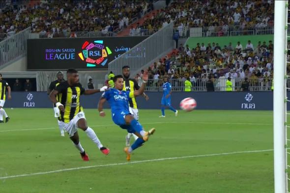 #عاجل | #كلاسيكو_السعودية مجنون وبس . الاتحاد 3 - 4 الهلال #الاتحاد_الهلال #دوري_روشن_السعودي