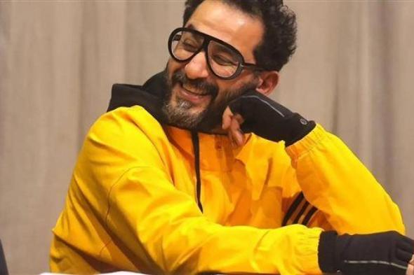 بإطلالة شبابية.. أحمد حلمي يتألق في أحدث ظهور له