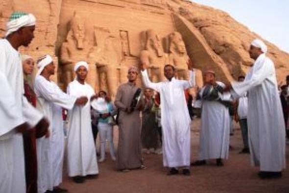 تضامنًا مع غزة.. محافظ أسوان يقرر إلغاء احتفالات فنية لتعامد الشمس بأبوسمبل