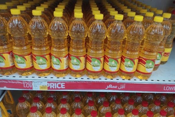 3 آلاف جنيه ارتفاعًا في سعر الزيت بالأسواق، وهذه أسعار العبوات بعد الزيادةالخميس 09/نوفمبر/2023 - 09:48 م
سجلت أسعار الزيوت الخام في الأسواق ارتفاعًا كبيرًأ خلال تعاملات الخميس 9 نوفمبر 2023، لتتراوح الارتفاعات ما بين 1000 جنيه و 3000 جنيه، حيث سجل طن زيت عباد السمش مكرر ارتفاعًا بنحو 3000 جنيه