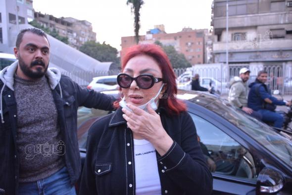 نبيلة عبيد تدلي بصوتها في الانتخابات الرئاسية بلجنة الأورمان الثانوية بنات بالدقي (فيديو)الأحد 10/ديسمبر/2023 - 04:55 م
ويخوض الانتخابات الرئاسية أربعة مرشحين، وهم: المرشح عبد الفتاح السيسي، والدكتور عبد السند يمامة رئيس حزب الوفد، وفريد زهران رئيس حزب المصري الديمقراطي الاجتماعي، وحازم عمر رئيس حزب الشعب الجمهوري.