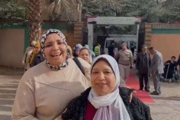 نساء يزغردن خلال مشاركتهن بإحدى اللجان الانتخابية بالجيزة.. صور