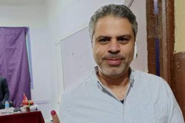 معتمد جمال المدير الفنى للزمالك يدلى بصوته فى انتخابات الرئاسة