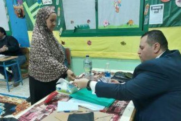 عجوز بلجنة بمدينة حدائق أكتوبر: لازم كل الشباب تنزل وتشارك