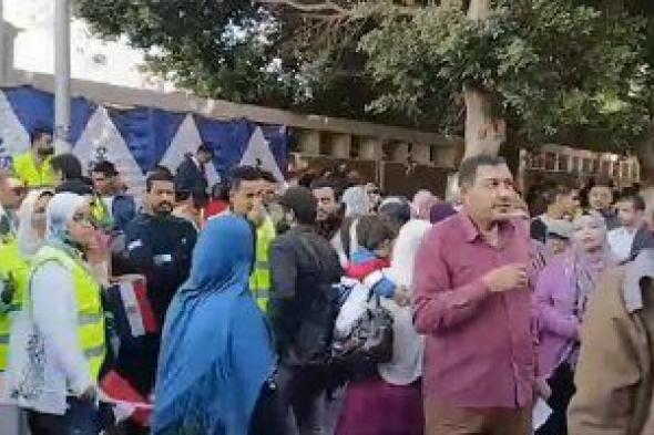 طوابير للناخبين أمام لجنة الفاروق فى مركز أسيوط