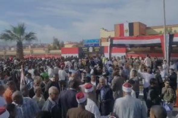 توافد المواطنين على لجنة المغتربين "سفاجا - البحر الأحمر".. فيديو