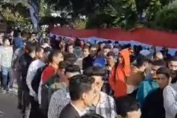 طوابير للمواطنين أمام لجنة المغتربين بالقرية الأولمبية بجامعة المنصورة.. فيديو