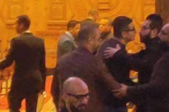 بدء عزاء شقيق أحمد حلمى بمسجد الشرطة بحضور منى زكى