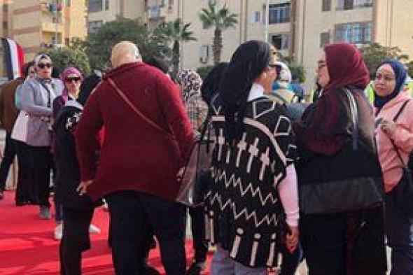 المرأة المصرية حاضرة بقوة أمام اللجان الانتخابية.. حب ووفاء لوطنها