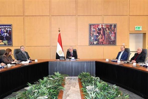 وزير الإسكان يتابع موقف تنفيذ وحدات المبادرة الرئاسية "سكن لكل المصريين" بالمحافظات والمدن الجديدة
