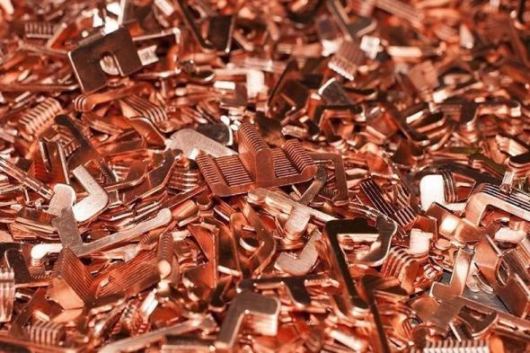 تعرف على سعر النحاس في السوق اليوم الاثنينالإثنين 15/يناير/2024 - 10:01 م
شهدت أسعار النحاس اليوم الاثنين 15-1-2024، استقرارا ملحوظا، إذ يستخدم النحاس على نطاق واسع في ‏قطاعات الطاقة والبناء والنقل. أسعار النحاس في بورصة المعادن اليوم الاثنين سجل سعر طن النحاس في بورصة المعادن اليوم 3.749 دولار. سجل أعلى سعر اليوم لخام النحاس بالبورصة 3.7600 دولار. سجل أدنى