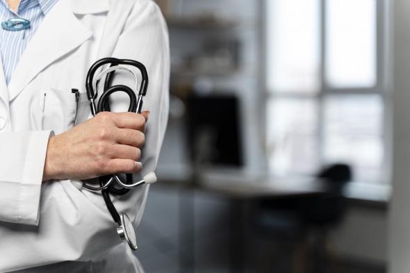 أسباب مهمة لرجفة اليدين .. ماهي؟