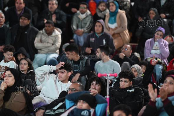 صدمة وحزن مشجعي منتخب مصر بعد هدف الرأس الأخضر الأول (صور)الإثنين 22/يناير/2024 - 11:21 م
منتخب مصر سيطرت حالة من الصدمة على مشجعي منتخب مصر خلال تواجدهم بمركز شباب الجزيرة، بعد تقدم منتخب الرأس الأخضر على نظيره منتخب مصر بهدف نظيف في الشوط الأول من المباراة التي تجمع الفريقين الآن على استاد فيليكس بوانيي بالعاصمة الإيفوارية أبيدجان، في الجولة الأخيرة لحساب المجموعة الثانية بدور المجموعات