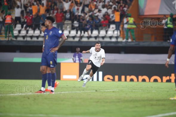 تريزيجيه يسجل هدف التعادل لمنتخب مصر أمام الرأس الأخضر (صور)الإثنين 22/يناير/2024 - 11:13 م
مباراة قوية ومثيرة تجمع بين منتخب مصر والرأس الأخضر على استاد فيليكس بوانيي بالعاصمة الإيفوارية أبيدجان، في الجولة الأخيرة لحساب المجموعة الثانية بدور المجموعات لبطولة أمم أفريقيا 2023.